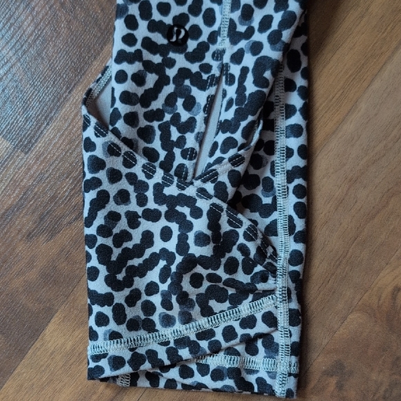 Lululemon Athletica Black and White Patterned Leggings - Picture 9 of 13